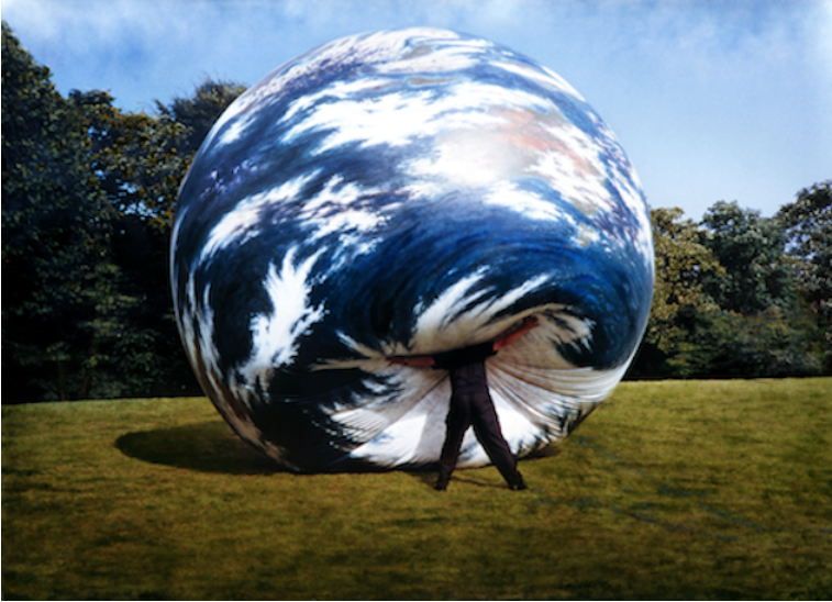 Seung-taek Lee, Earth Play, 1979-89, Balloon painted with oil, 500cm (diameter). Courtesy of Gallery HYUNDAI and the artist